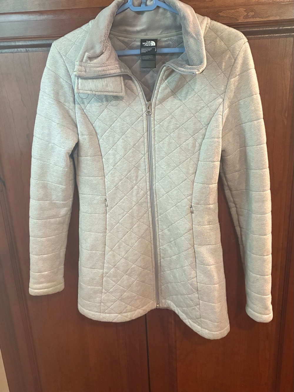 The North Face woman’s grey quilted Caroluna fleece-lined jacket